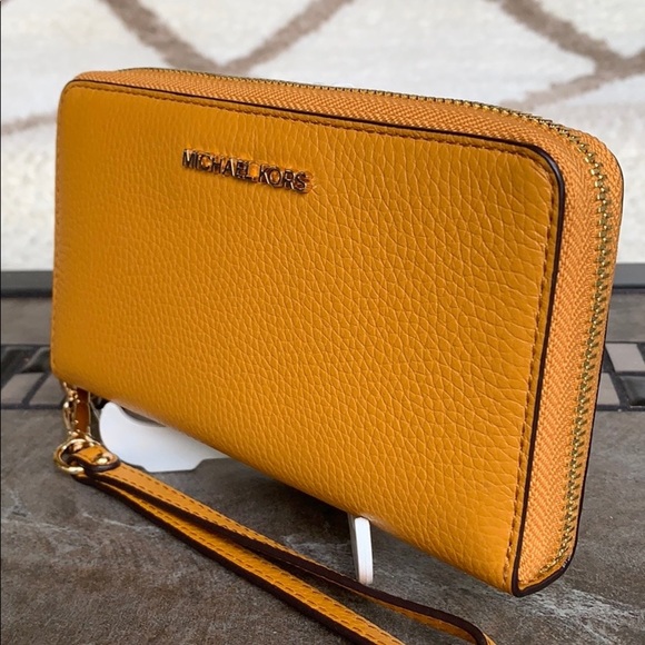 MICHAEL KORS JET SET TRAVEL LG FLAT MF PHN CASE - Picture 10 of 16